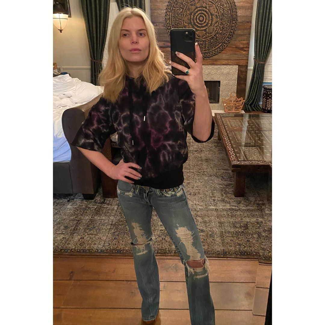 Jessica Simpson Slips Into Her 14 Year Old Jeans To Celebrate 40th